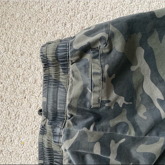 Mid-rise camo pants - Picture 4 of 4